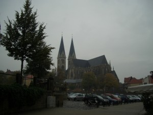 Eine große Kirche in Halberstadt, Sachsen-Anhalt, Land der Frühaufsteher