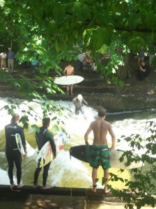 Surfen im Eisbachkanal